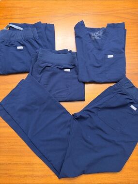Figs Navy Women's Pants & Scrub Top Set